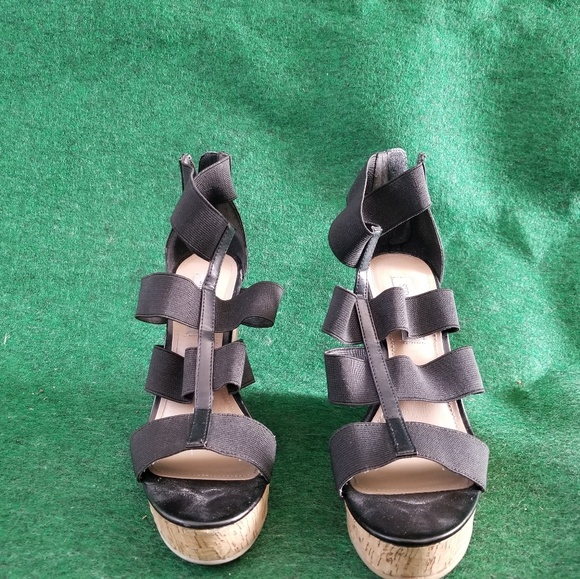 These are black Steve Madden. Size 8 - Picture 2 of 2